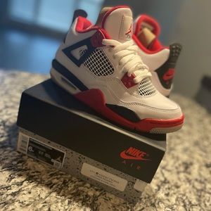 Jordan 4 Retro Fire Red - Size 6 - Red White & Black